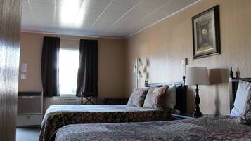 Blackout drapes, free WiFi, bed sheets