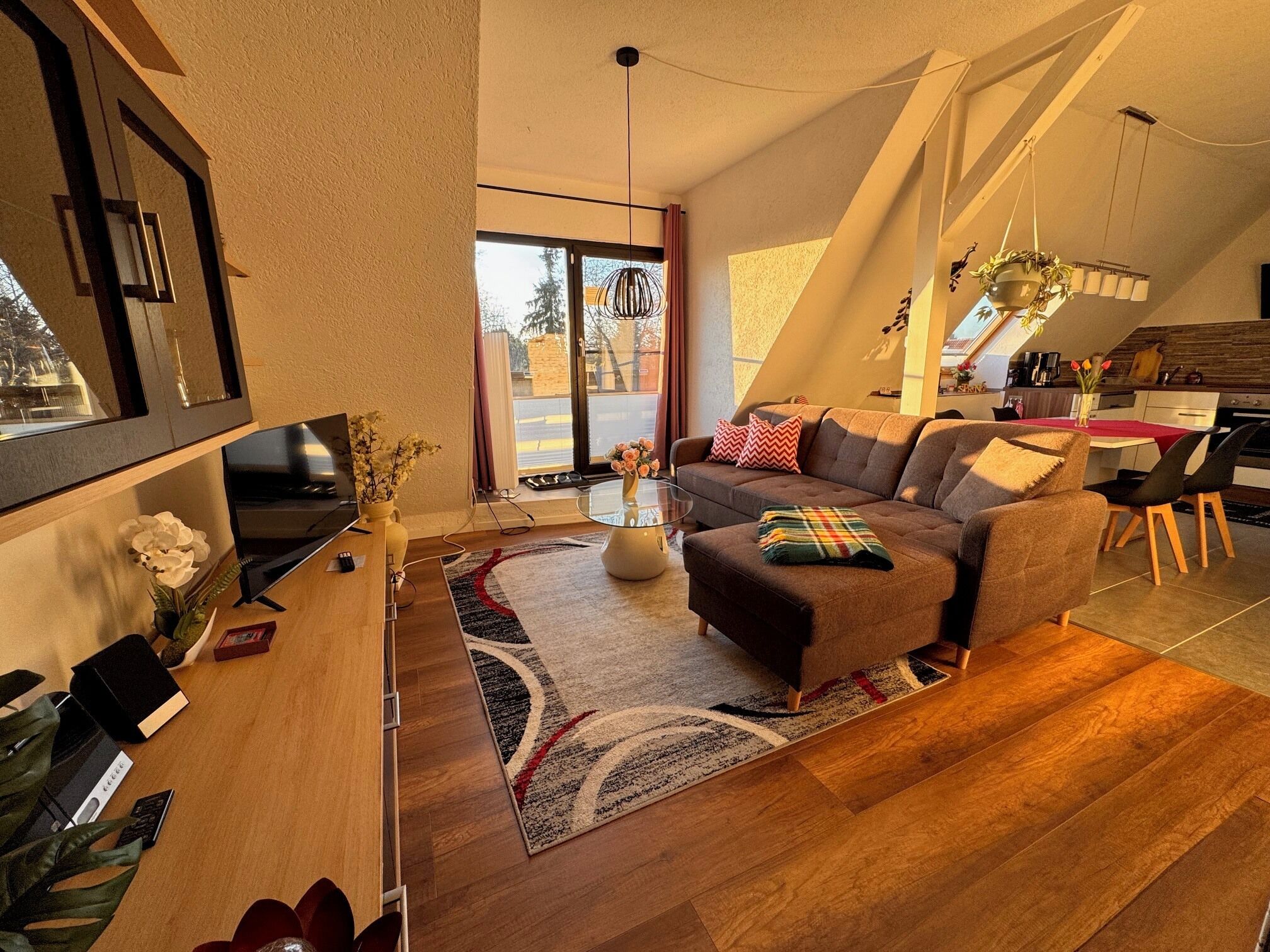 Fernseher, Bücher, Stereoanlage