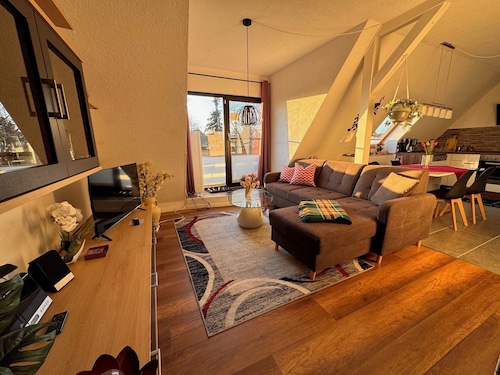 85 m² Ferienwohnung, Stadtrand-3 Zimmer, Küche, Dusche, 15 m² Süd-West Balkon