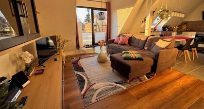 Appartement de 85 mÂČ, pĂ©riphĂ©rie - 3 piĂšces, cuisine, salle de bain, balcon sud-ouest de 15 mÂČ