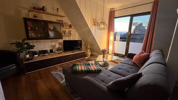 Tv, böcker och en stereo