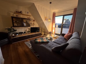 Fernseher, Bücher, Stereoanlage