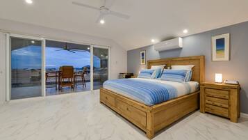 5 bedrooms, desk, WiFi, bed sheets