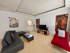 Flat-screen TV, DVD player, stereo