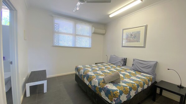 1 bedroom, desk, WiFi, bed sheets