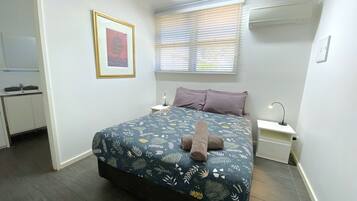 1 bedroom, desk, WiFi, bed sheets