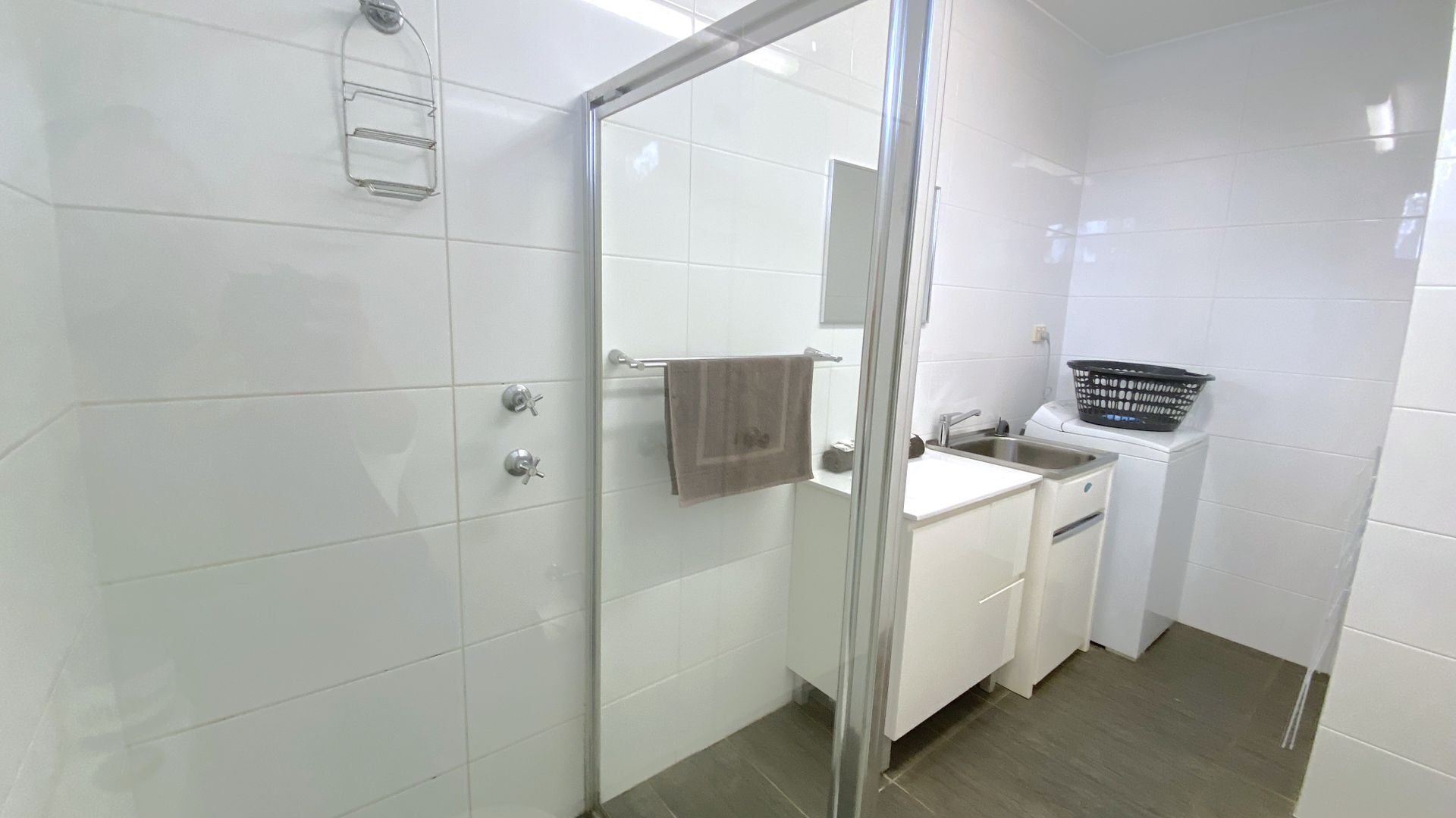 Douche, serviettes fournies
