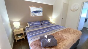 1 slaapkamer, een bureau, wifi, beddengoed