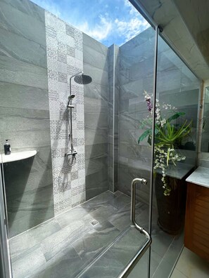 Hair dryer, towels, soap, shampoo - Family Friendly, Modern Villa in Phuket with 2 Bedrooms and Swimming Pool (Tambon Rawai)