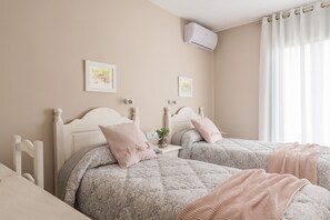 Blackout curtains, free WiFi, bed sheets