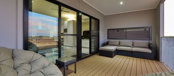 33 Inggarda Lane - Impressive Marina property