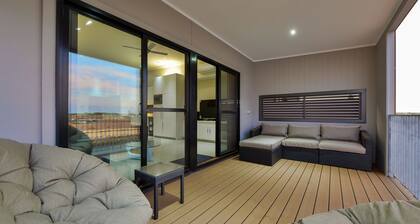 33 Inggarda Lane - Impressive Marina property