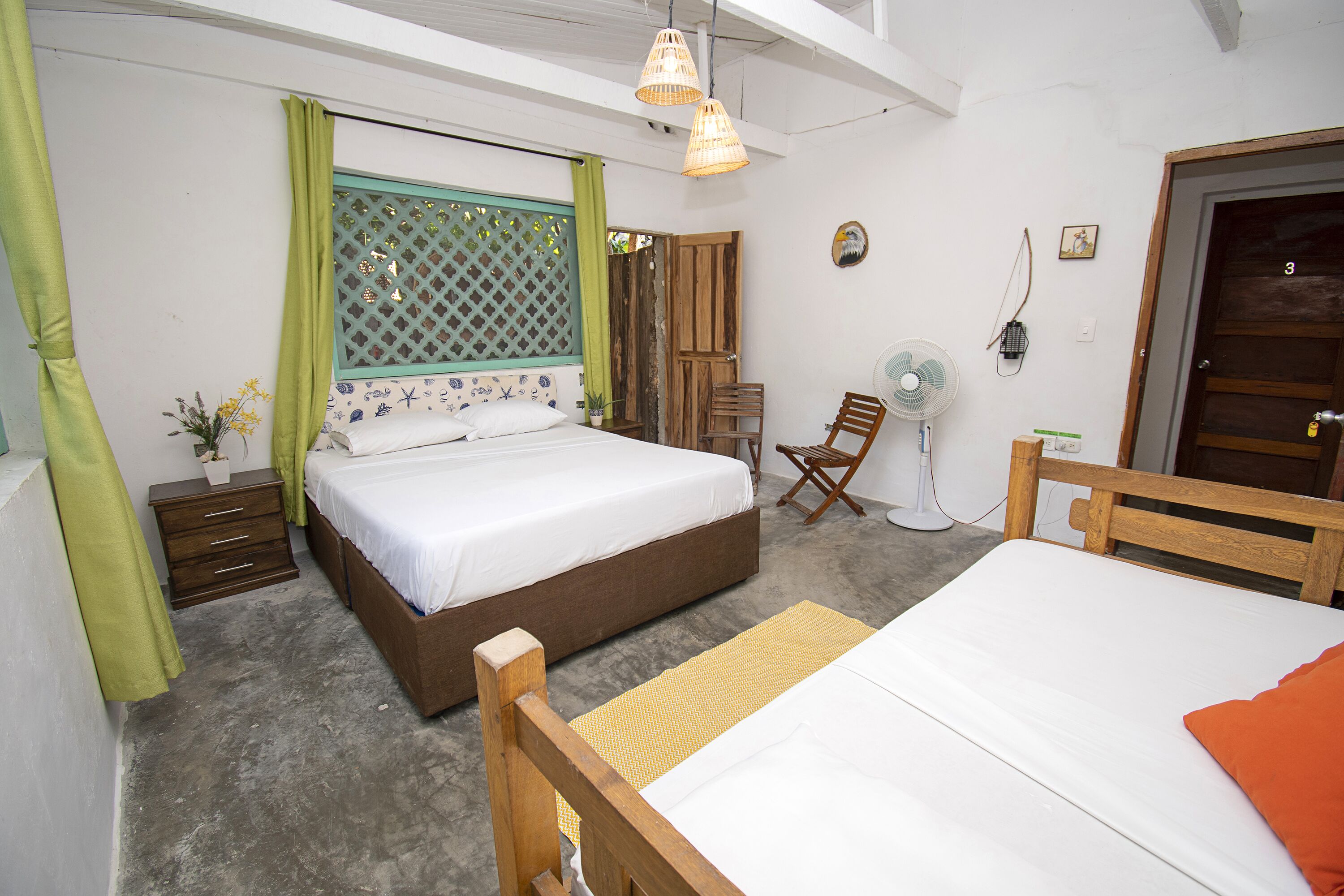 Habitación cuádruple Confort | Ropa de cama 