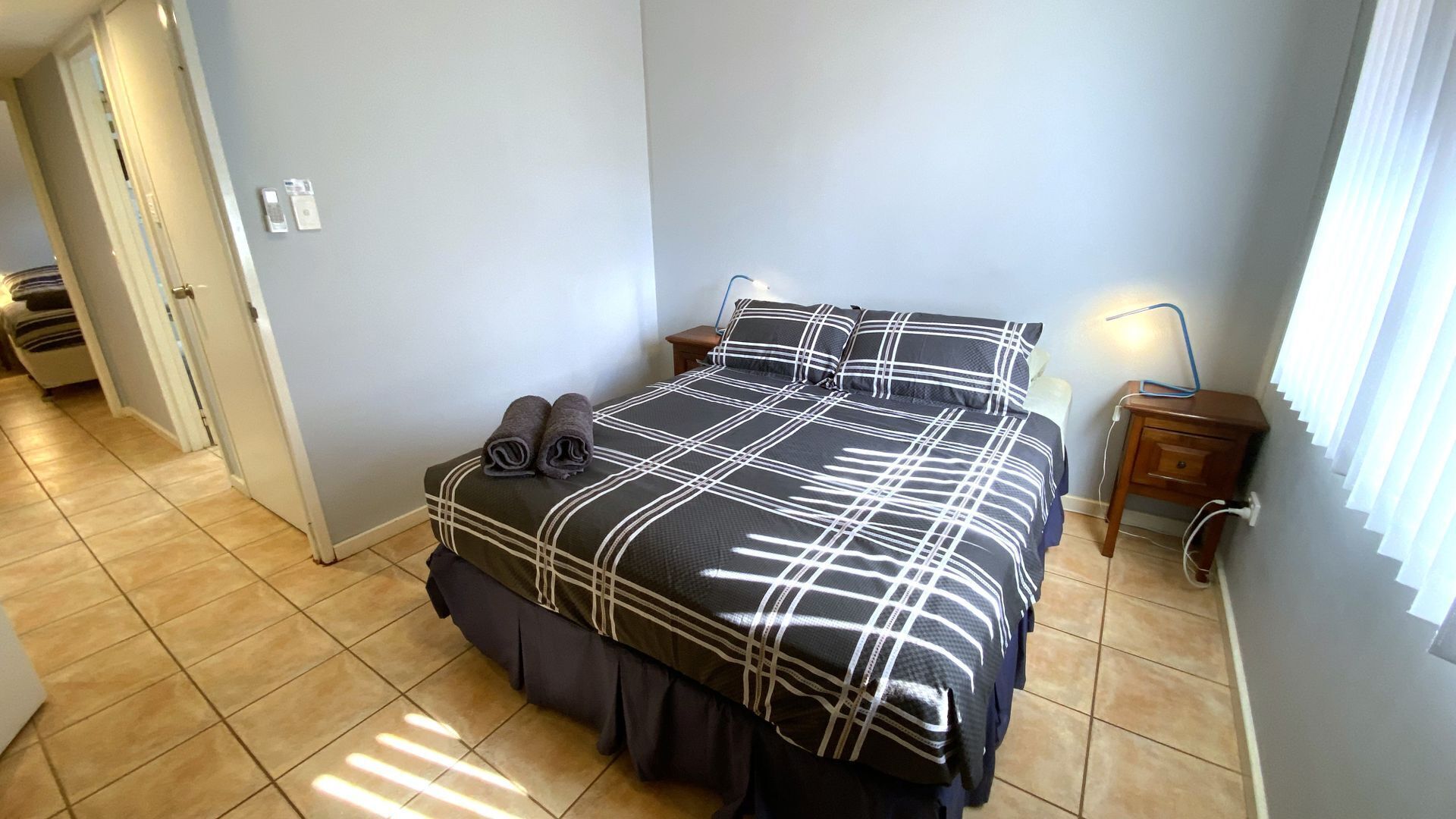 3 bedrooms, desk, WiFi, bed sheets