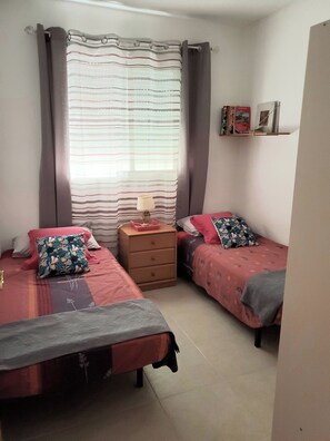 3 bedrooms, iron/ironing board, free WiFi, bed sheets