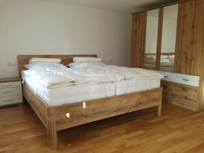 Apartment, 2 Bedrooms | Individually decorated, individually furnished, desk, laptop workspace - FeWo Marie Marie (Oberstaufen)