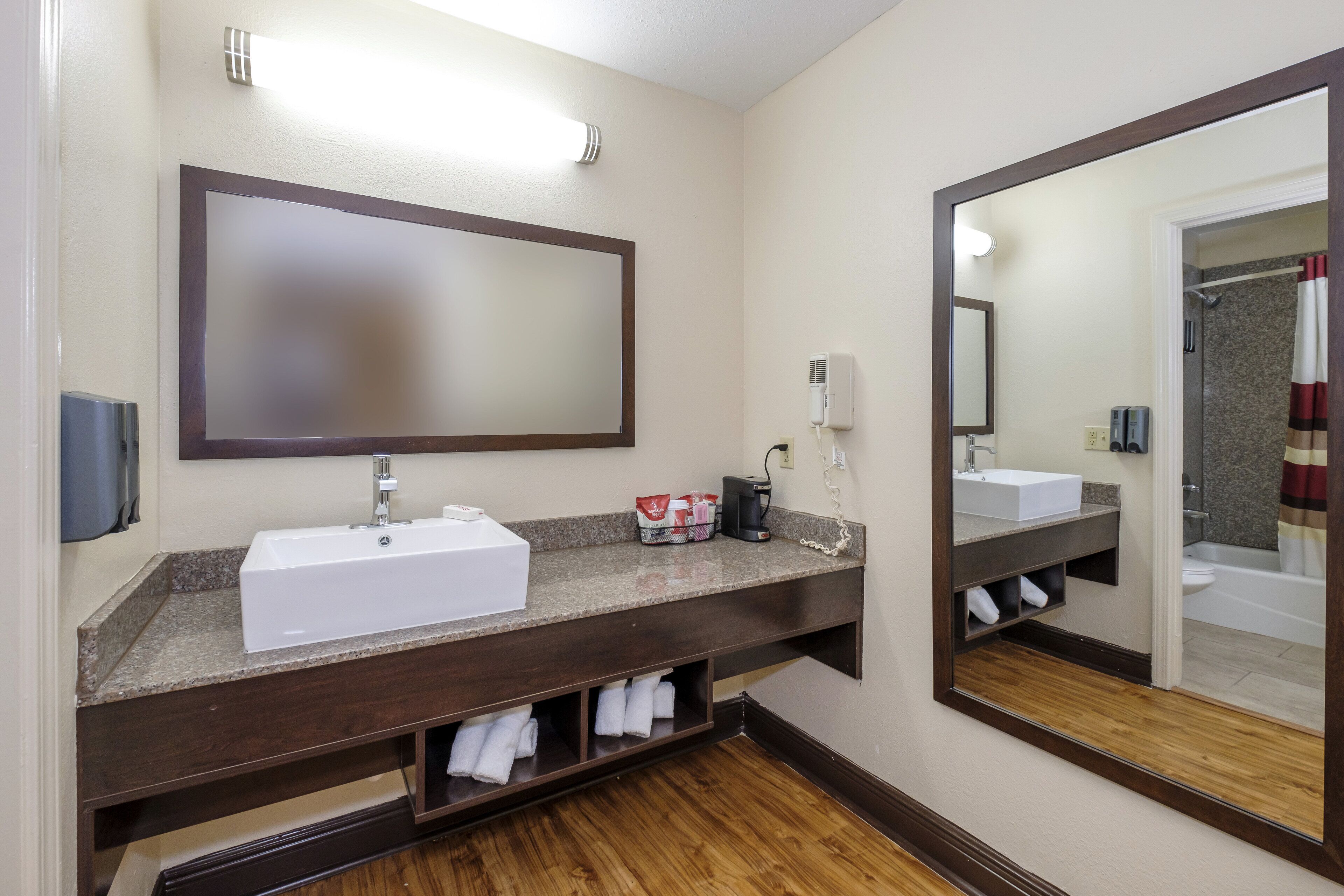 combined shower/bathtub, free toiletries, hair dryer, towels