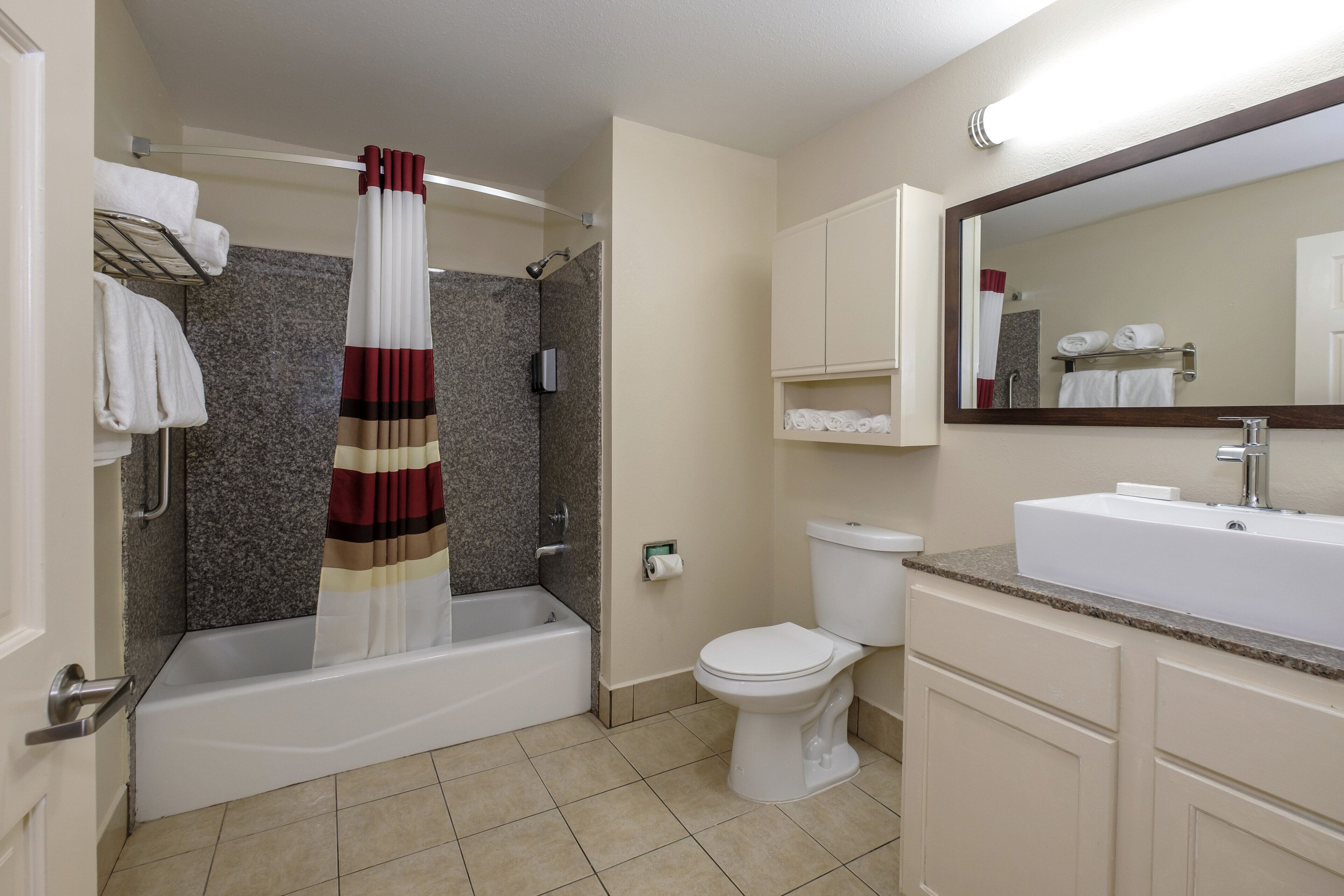 suite, multiple beds, non smoking | bathroom | combined shower/bathtub, free toiletries, hair dryer, towels