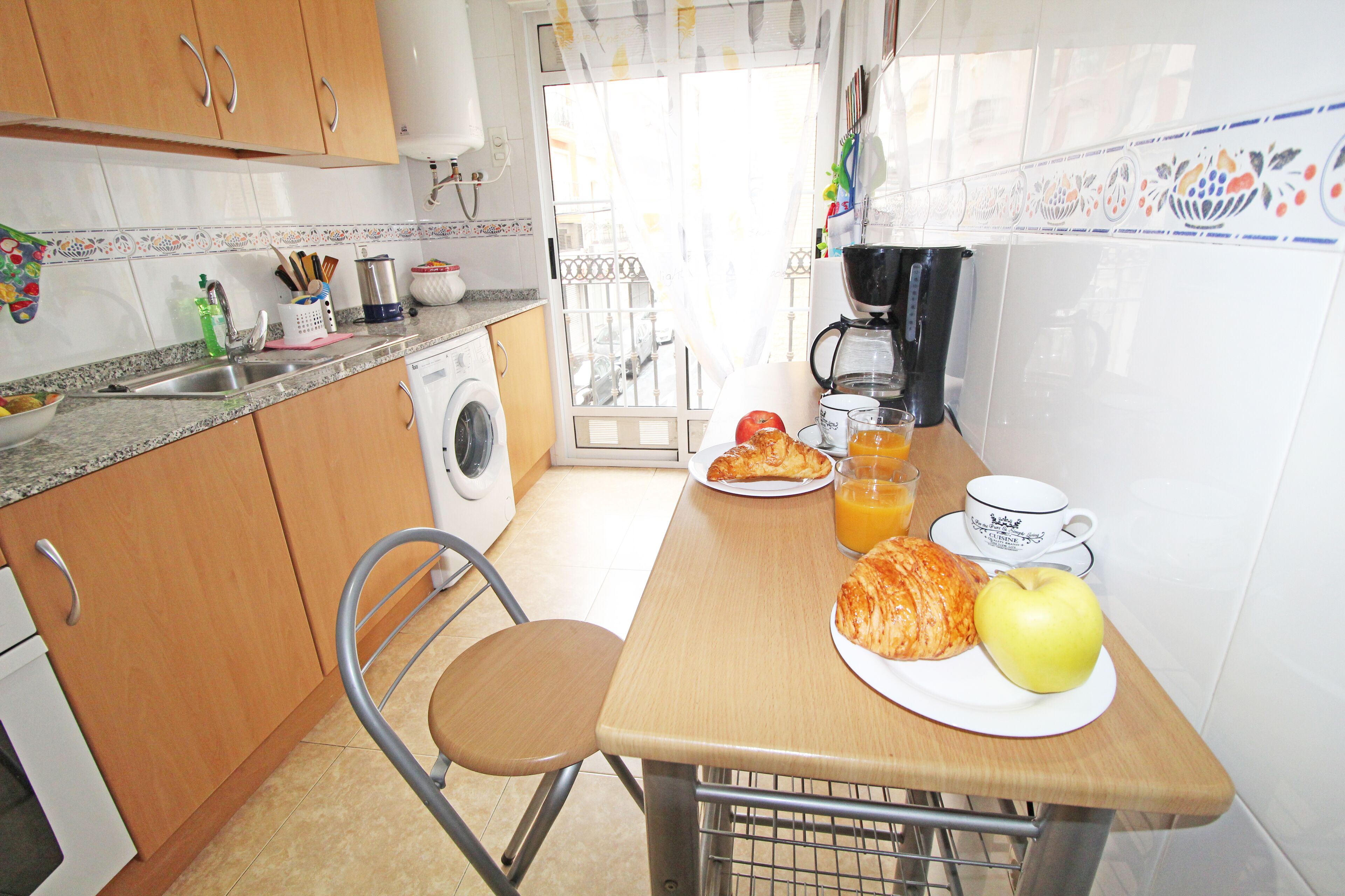 Réfrigérateur, micro-ondes, four, cafetière/bouilloire