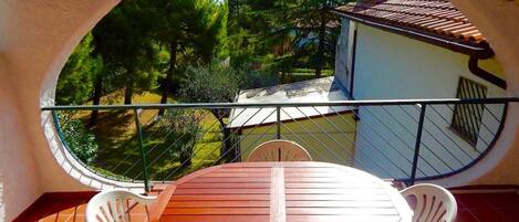 屋外ダイニングエリア