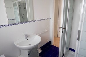 Dusche, Bidet, Handtücher