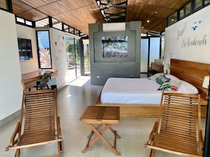 Deluxe Studio Suite, 1 King Bed, Valley View