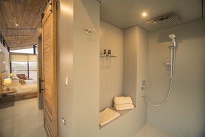 Exclusive Studio Suite, 1 King Bed, Ocean View | Bathroom shower