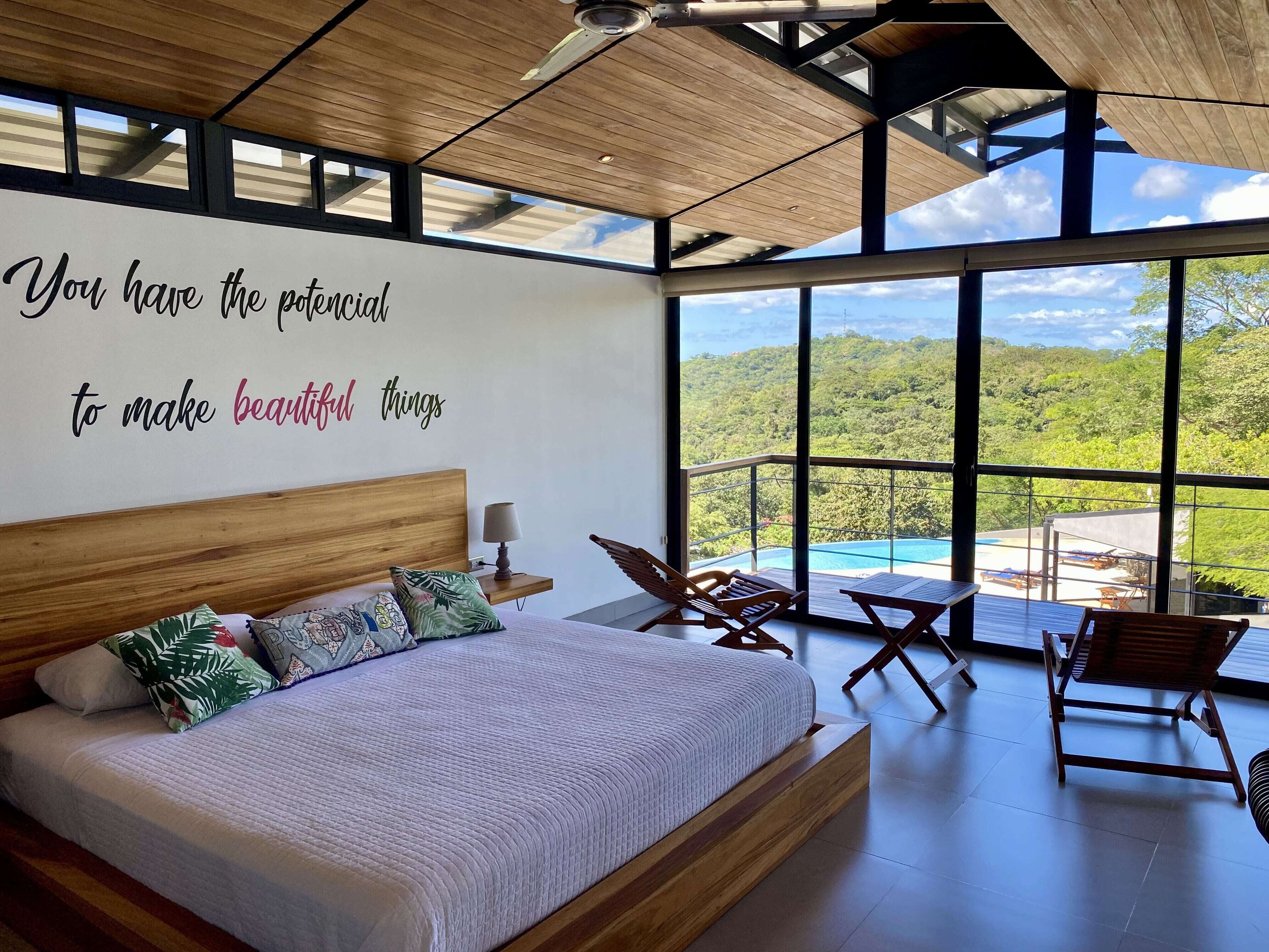 Ropa de cama de alta calidad y minibar 