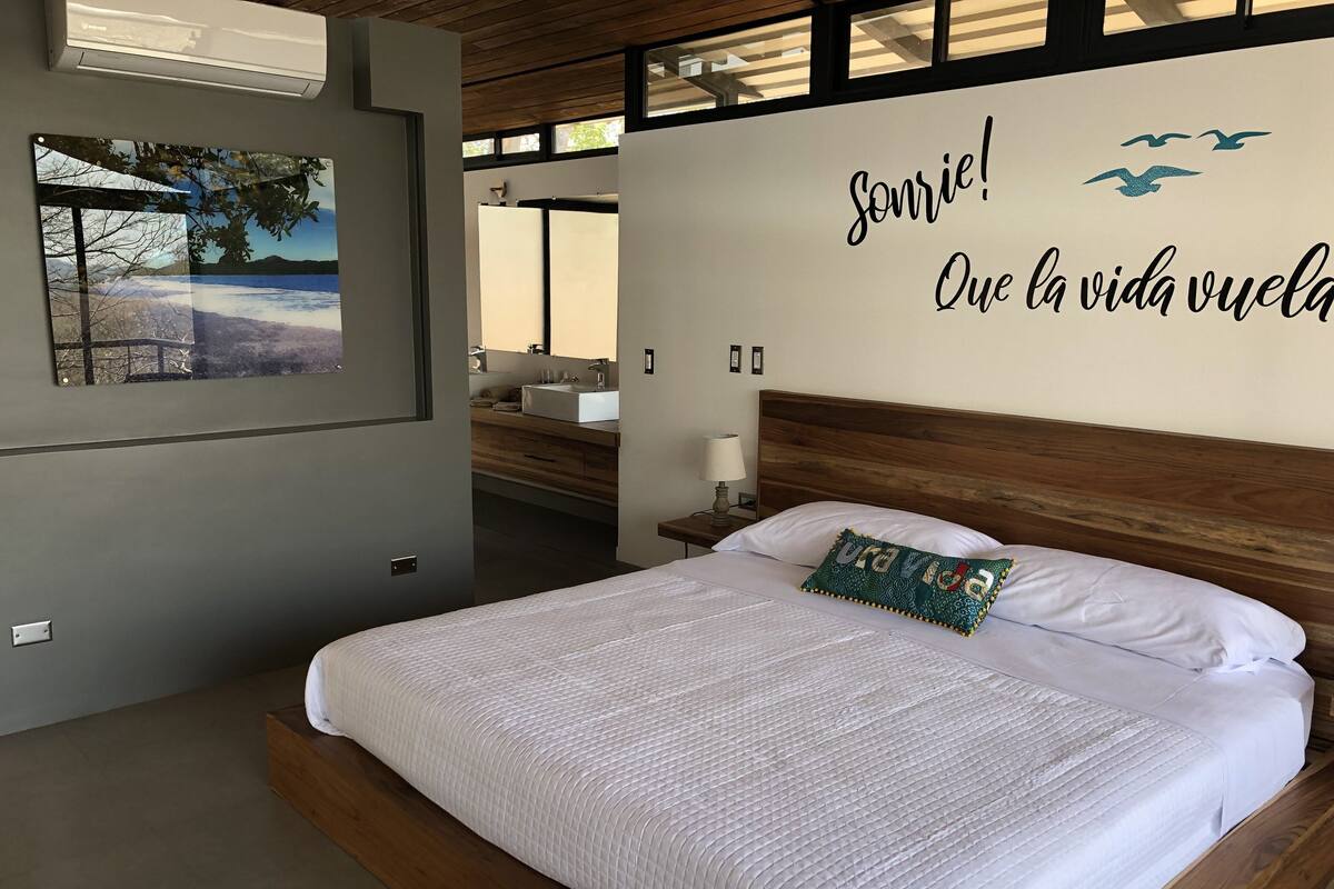 Suite estudio Deluxe, 1 cama King size, vista al valle | Ropa de cama de alta calidad y minibar 