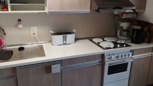 Apartment, Mountain View | Private kitchen | Coffee/tea maker, fridge, oven, stovetop - FeWo Berganemone (Oberstaufen)