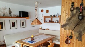 Apartment, Mountain View | In-room dining - FeWo Berganemone (Oberstaufen)
