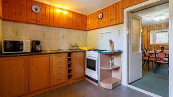 Fridge, microwave, oven, cookware/dishes/utensils
