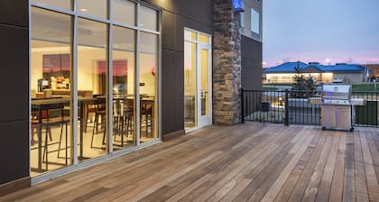 Holiday Inn Express & Suites Hudson I-94 by IHG