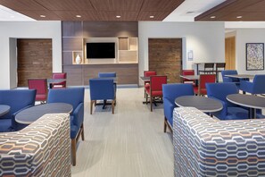 Exterior - Holiday Inn Express & Suites Hudson I-94 by IHG (Hudson)