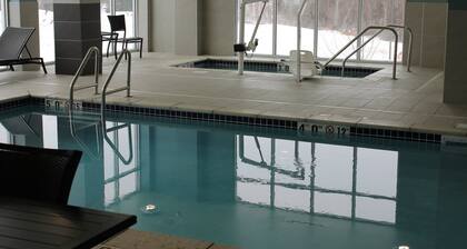 Holiday Inn Express & Suites Hudson I-94 by IHG
