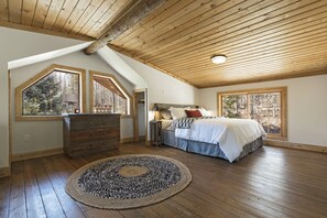 3 chambres, fer et planche à repasser, lit de bébé portatif