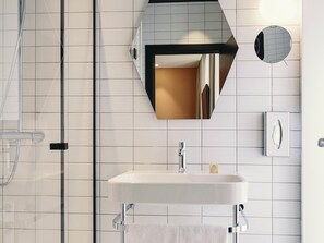 Classic Room, 1 Double Bed | Minibar, in-room safe, desk, blackout drapes