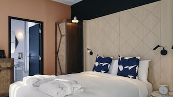 Privilege, Room, 1 Double Bed | Minibar, in-room safe, desk, blackout curtains