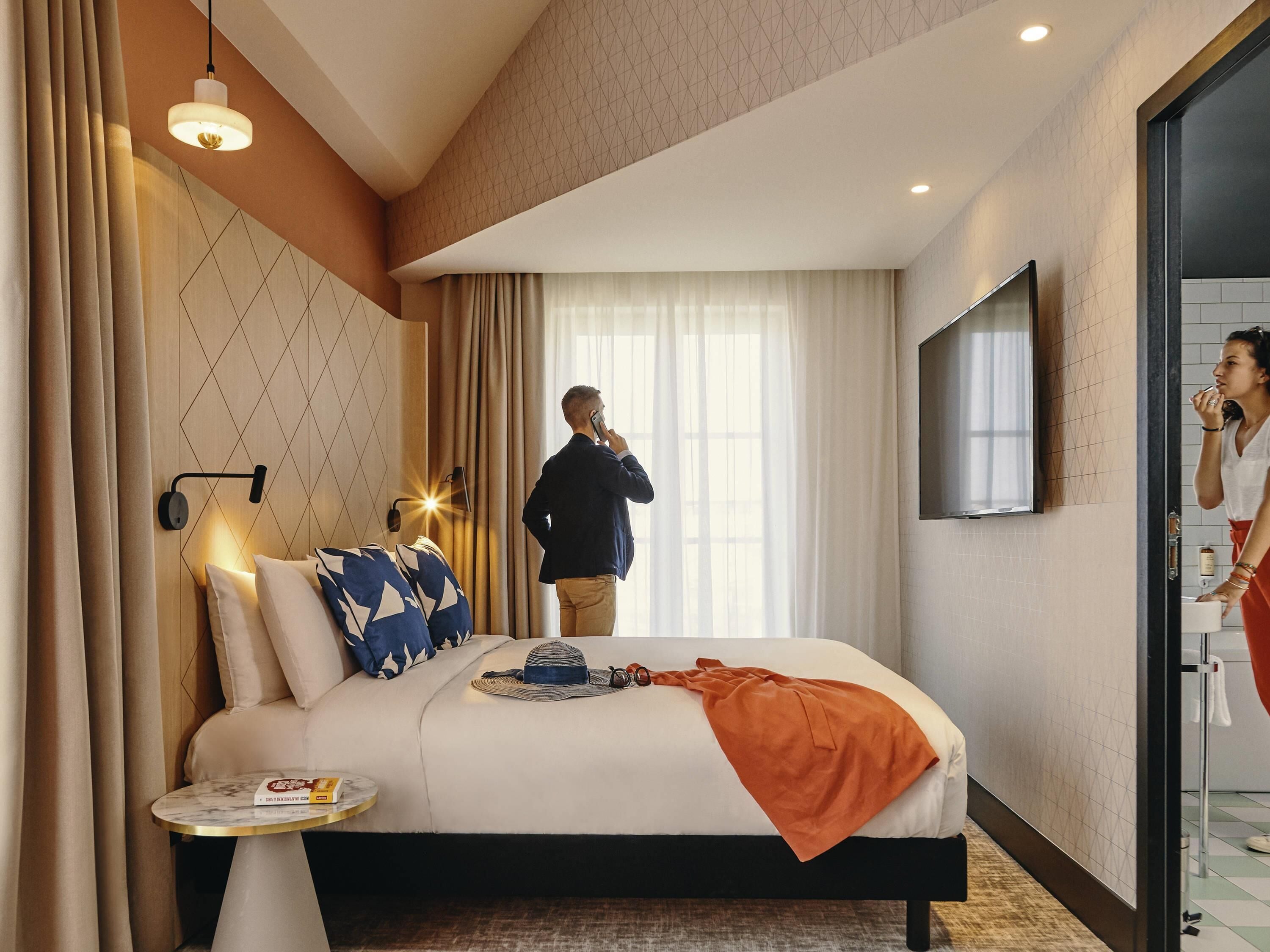 Familie suite, 1 tweepersoonsbed met slaapbank | Een minibar, een kluis op de kamer, een bureau, verduisterende gordijnen