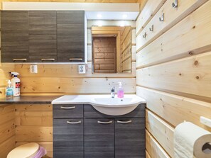 Bathroom - Simeoni by Interhome (Äkäslompolo)