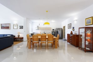 Villa, 3 habitaciones, piscina privada | Servicio de comidas en la habitación