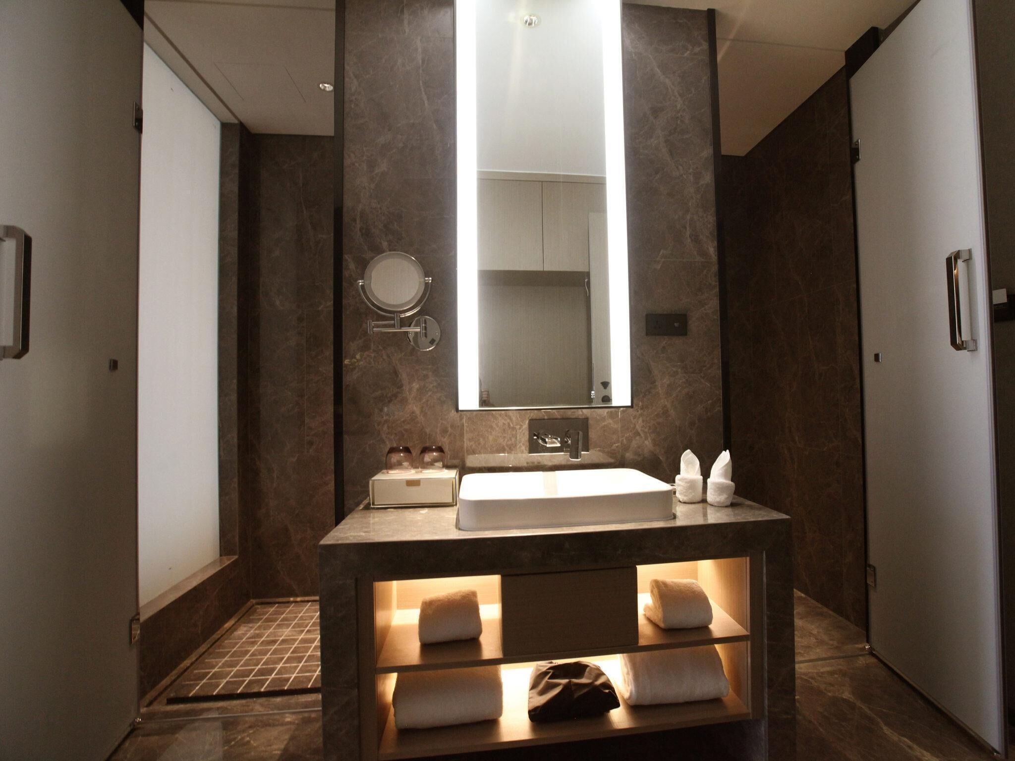 Deluxe Suite, 1 King Bed | In-room safe, individually decorated, individually furnished, desk