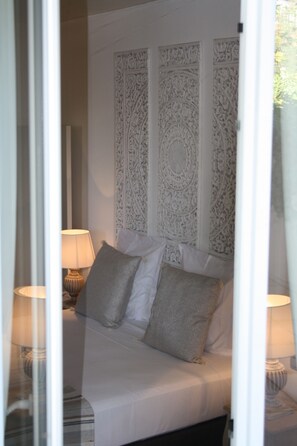 Deluxe Double Room (El Drad) | Premium bedding, minibar, in-room safe, individually decorated - Mas Angelussi - Le Clos du Soleil (Salon-de-Provence)