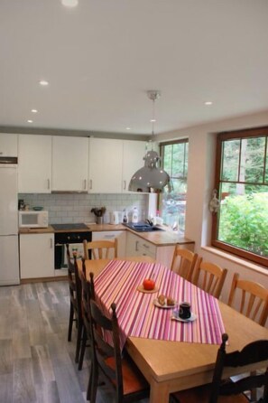 Kühlschrank, Mikrowelle, Ofen, Geschirrspüler