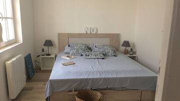 2 bedrooms, iron/ironing board, free WiFi