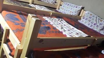 Rideaux occultants, Wi-Fi gratuit, draps fournis