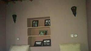 Unclassified image, 5 of 15, button - Auberge Tafraout Armed (Asni)