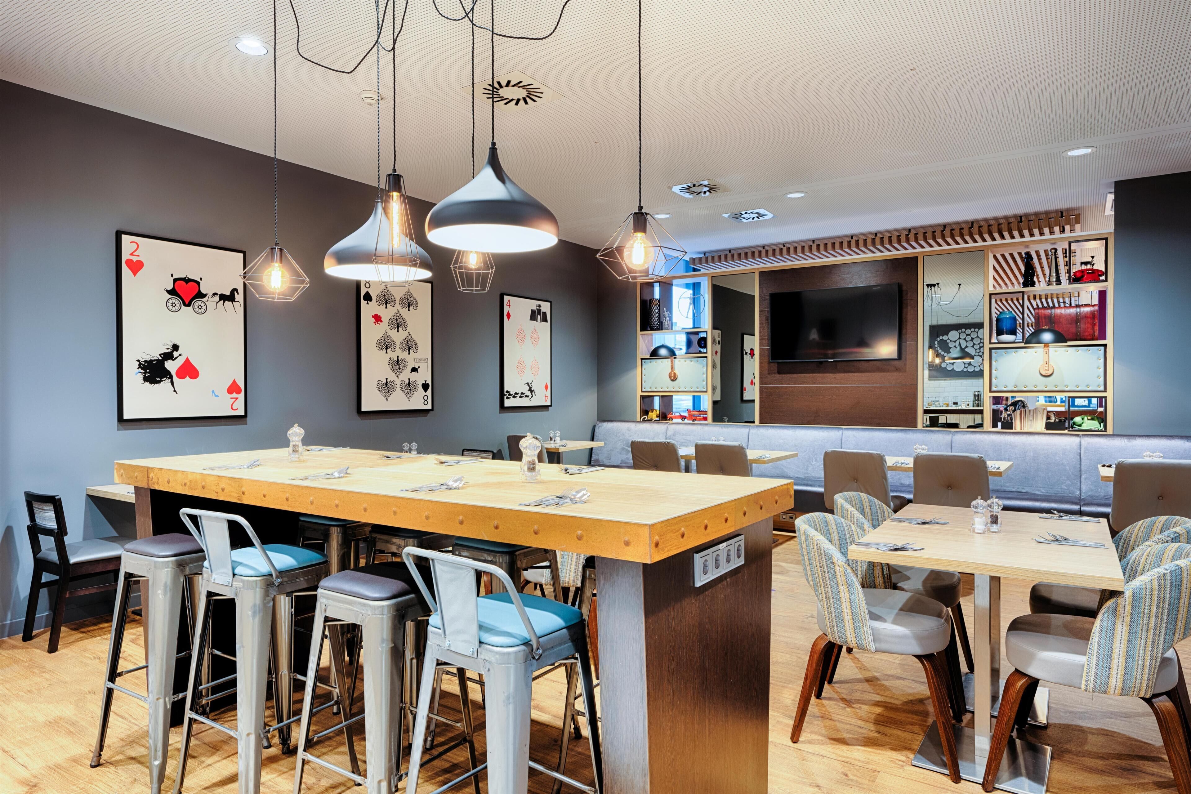 Daily buffet breakfast (EUR 17.9 per person)