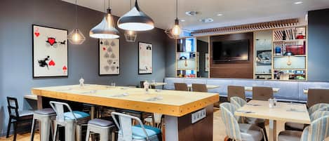 Daily buffet breakfast (EUR 17.9 per person)