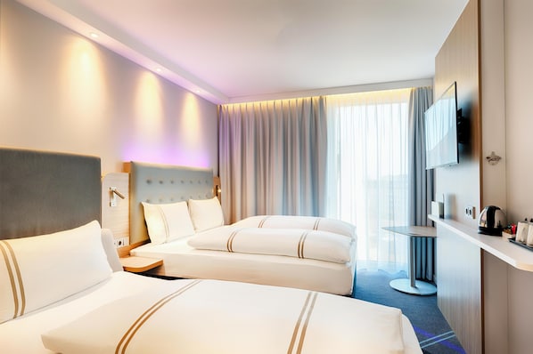 Habitación triple estándar | Insonorización, wifi gratis y acceso para silla de ruedas 